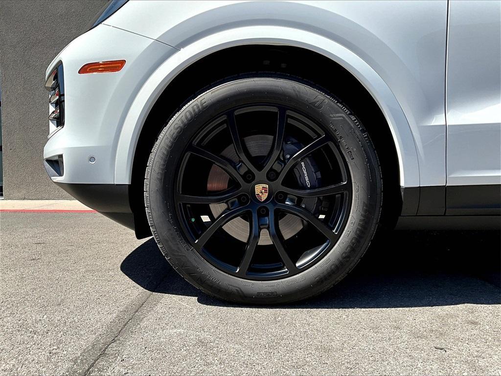 new 2025 Porsche Cayenne car, priced at $102,765