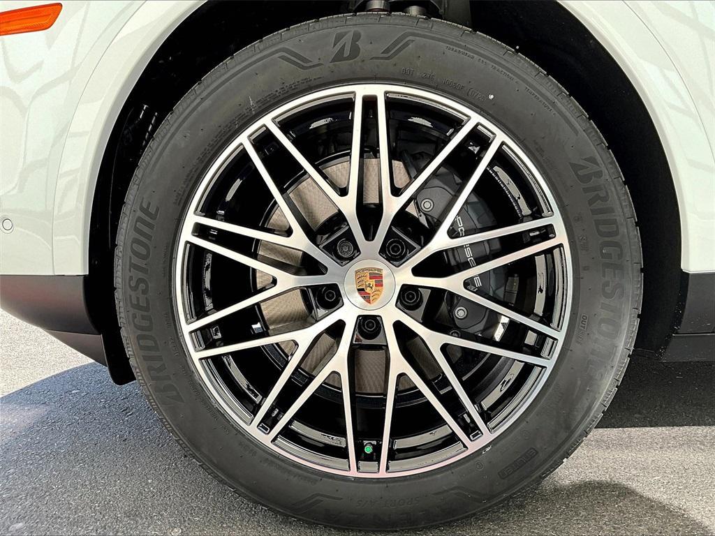 new 2025 Porsche Cayenne car, priced at $94,725