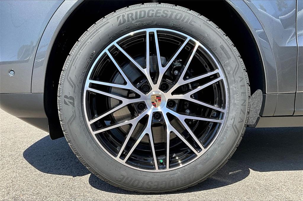 new 2025 Porsche Cayenne car, priced at $101,815