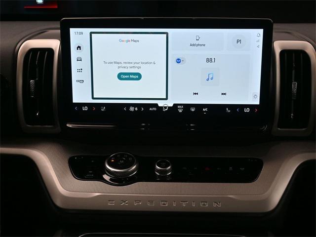 new 2025 Ford Expedition car, priced at $65,542