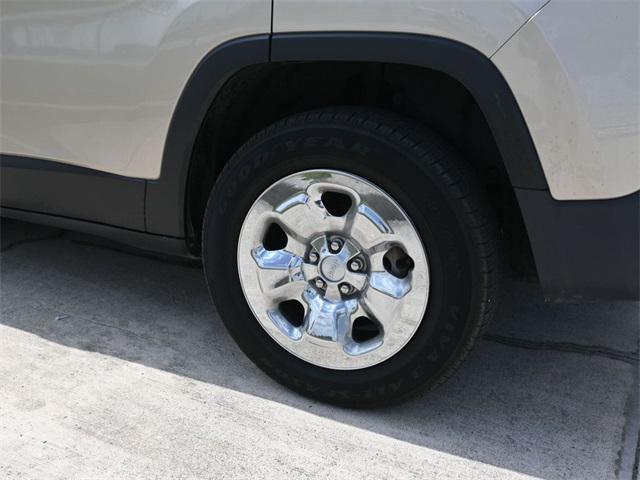 used 2015 Jeep Cherokee car, priced at $11,718