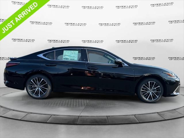 new 2025 Lexus ES 300h car, priced at $51,020