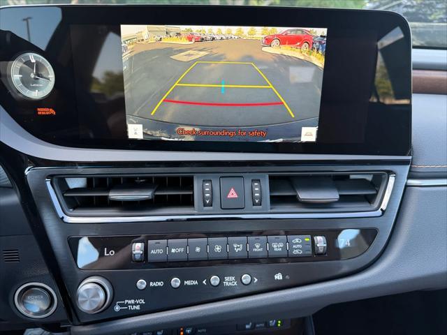 new 2025 Lexus ES 300h car, priced at $51,020
