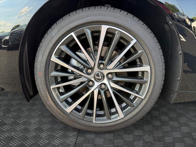 new 2025 Lexus ES 300h car, priced at $51,020