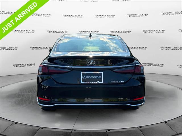 new 2025 Lexus ES 300h car, priced at $51,020