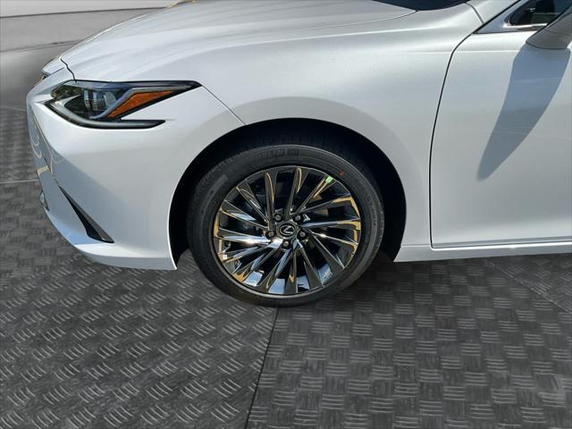 new 2025 Lexus ES 300h car, priced at $53,669