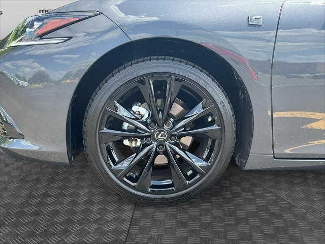 new 2025 Lexus ES 300h car, priced at $52,844