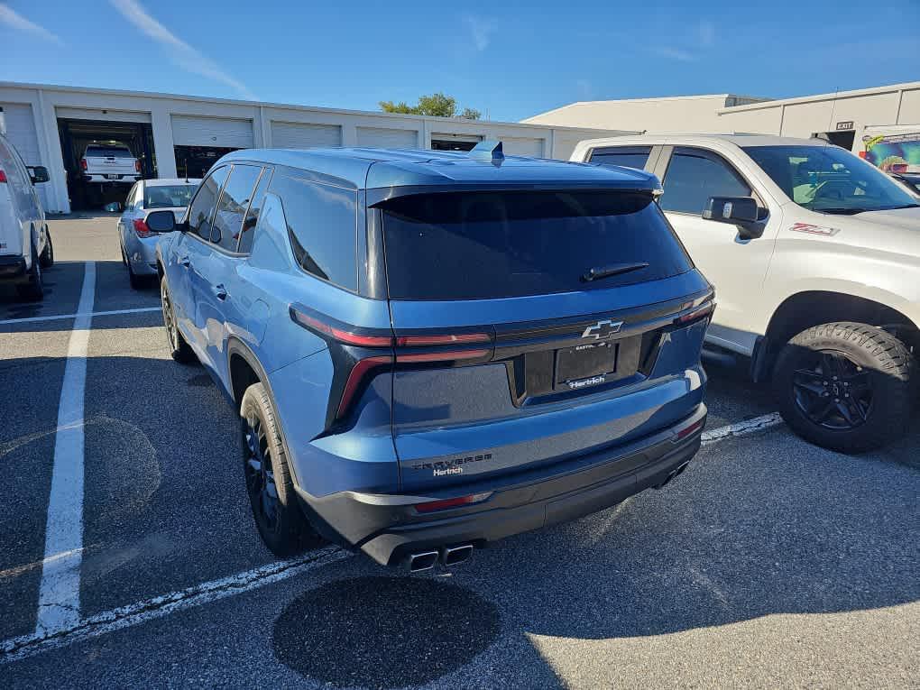 used 2024 Chevrolet Traverse car, priced at $31,888