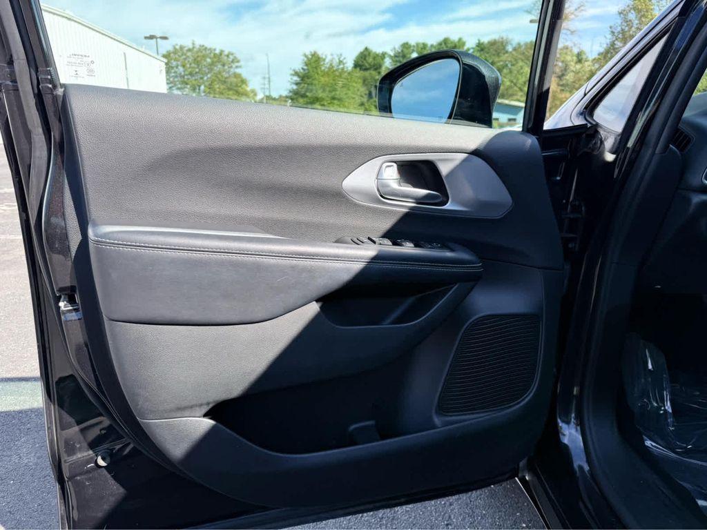 used 2018 Chrysler Pacifica car, priced at $13,714