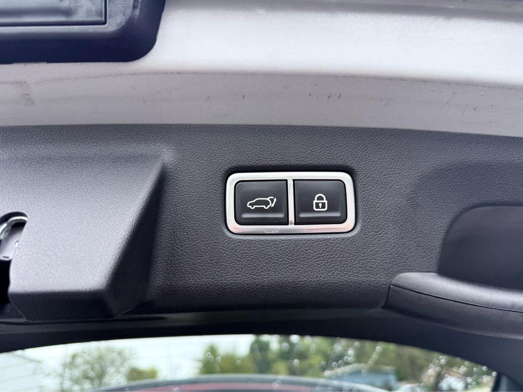 used 2023 Kia Sorento car, priced at $32,487