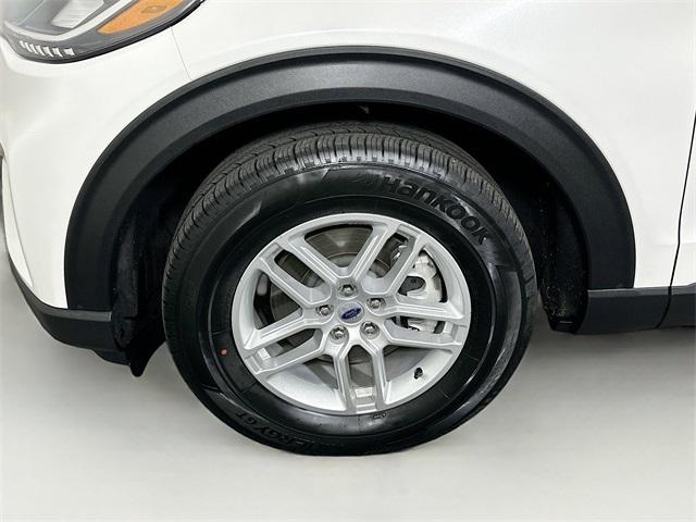 new 2025 Ford Explorer car, priced at $39,140