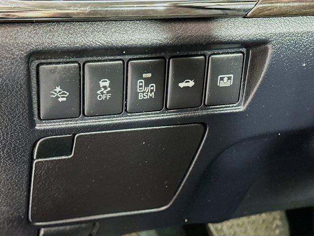 used 2018 Toyota Avalon Hybrid car, priced at $18,900