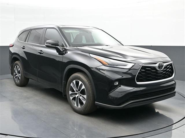 used 2023 Toyota Highlander car, priced at $37,598
