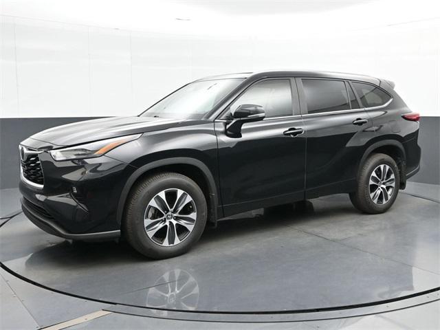 used 2023 Toyota Highlander car, priced at $37,598