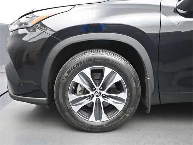 used 2023 Toyota Highlander car, priced at $37,598