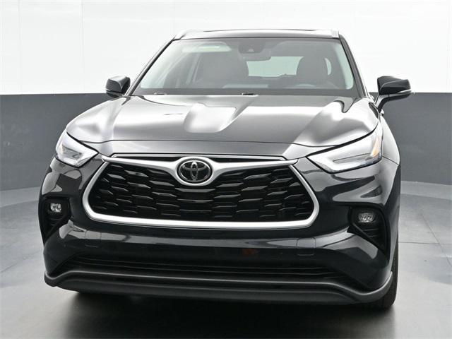 used 2023 Toyota Highlander car, priced at $37,598