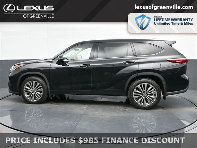 used 2022 Toyota Highlander car, priced at $39,998