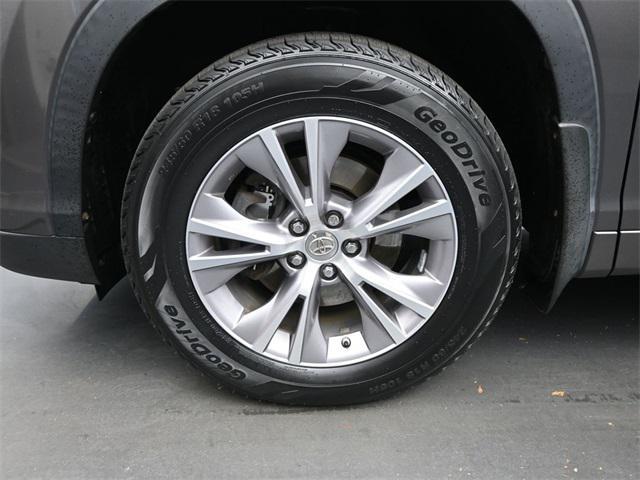 used 2015 Toyota Highlander car, priced at $16,998
