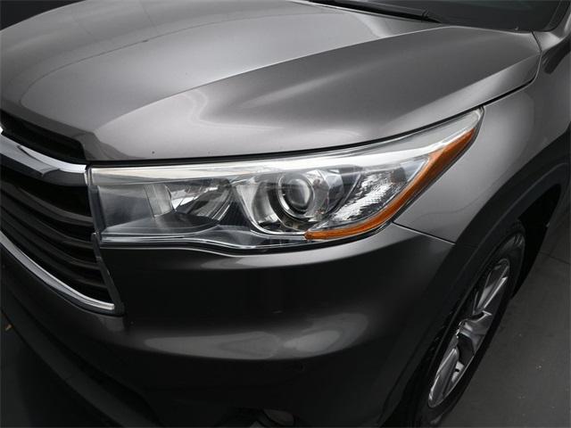 used 2015 Toyota Highlander car, priced at $16,998
