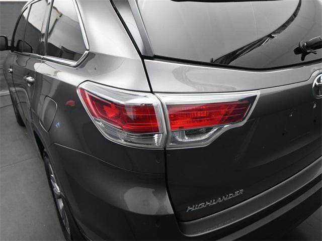 used 2015 Toyota Highlander car, priced at $16,998
