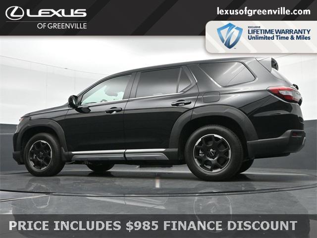 used 2025 Honda Pilot car, priced at $42,998