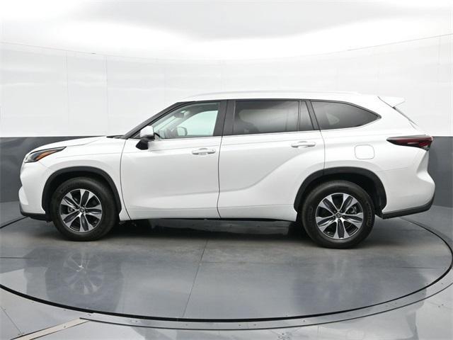 used 2024 Toyota Highlander car, priced at $40,998