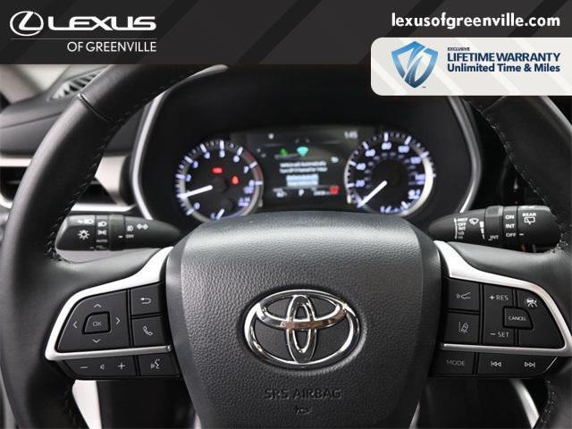 used 2024 Toyota Highlander car, priced at $37,998