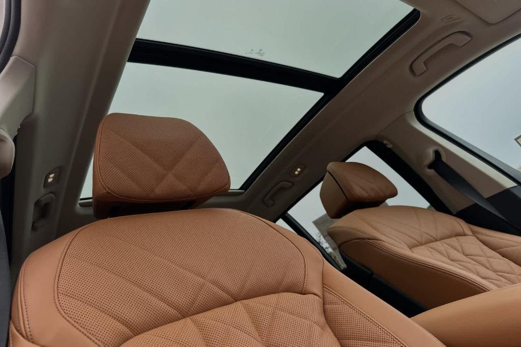 new 2025 BMW X7 car, priced at $91,995