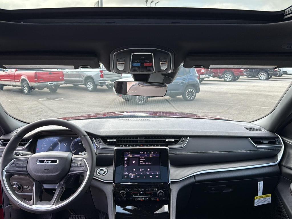new 2025 Jeep Grand Cherokee car, priced at $43,625