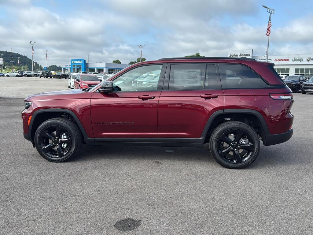new 2025 Jeep Grand Cherokee car, priced at $43,625