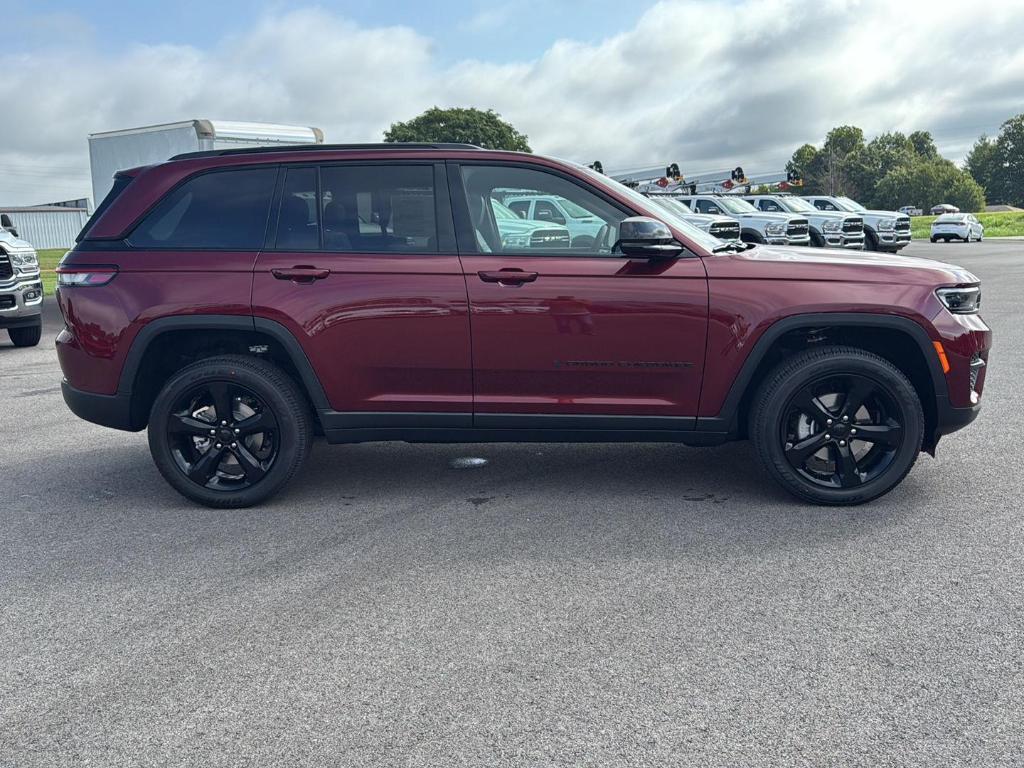 new 2025 Jeep Grand Cherokee car, priced at $43,625