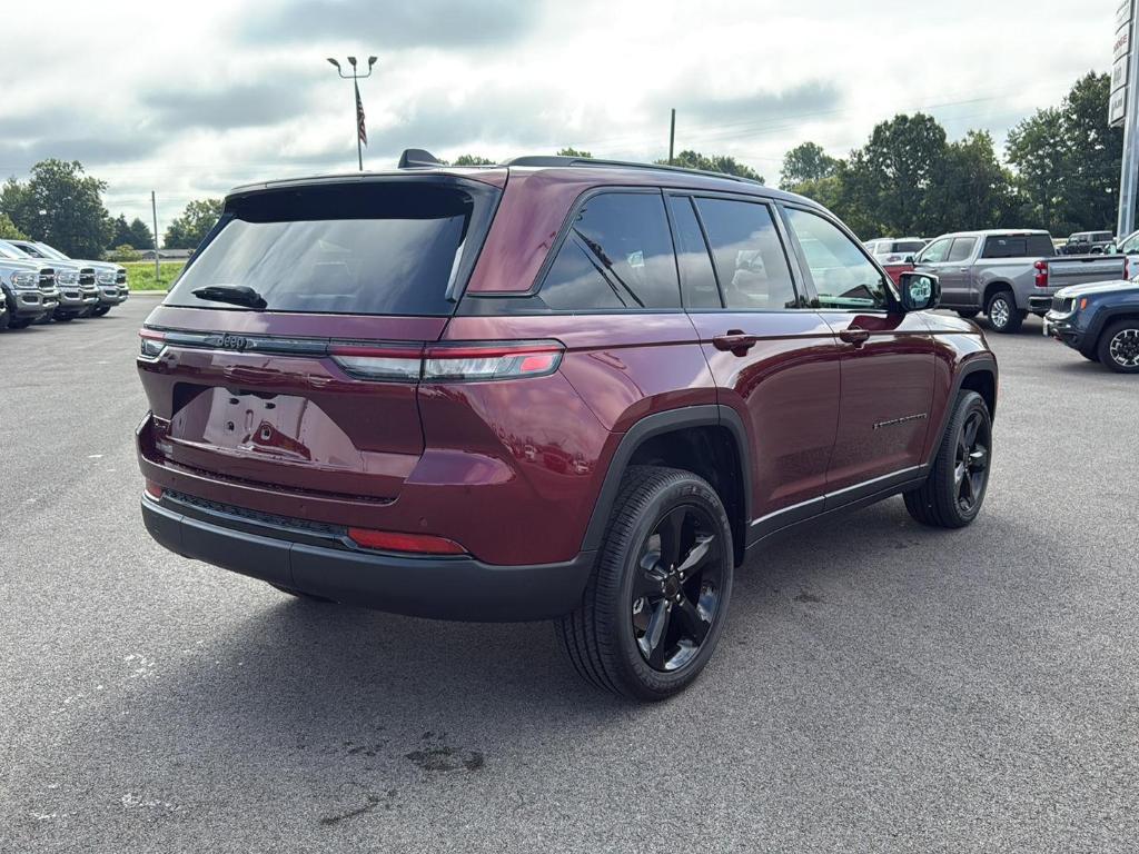 new 2025 Jeep Grand Cherokee car, priced at $43,625