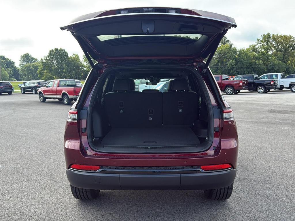 new 2025 Jeep Grand Cherokee car, priced at $43,625