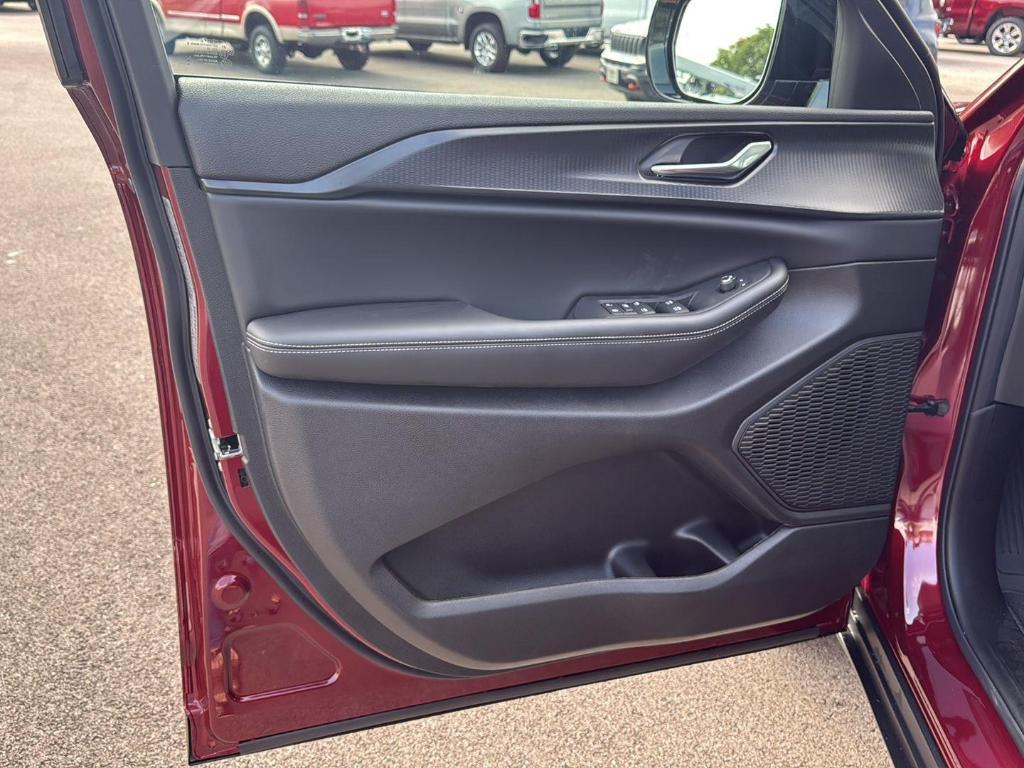 new 2025 Jeep Grand Cherokee car, priced at $43,625