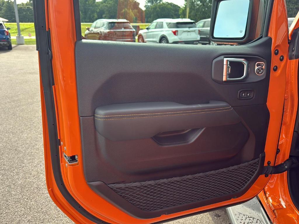 new 2025 Jeep Gladiator car, priced at $47,400