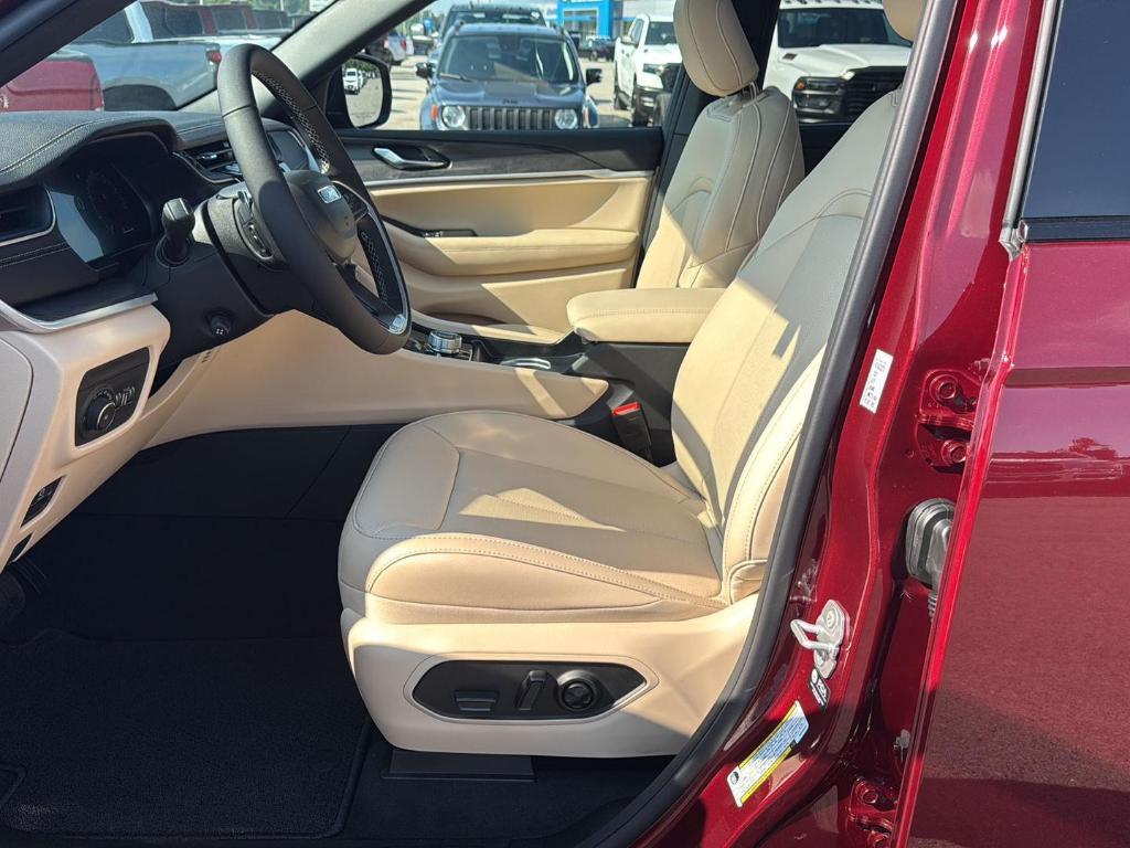 new 2025 Jeep Grand Cherokee L car, priced at $52,160
