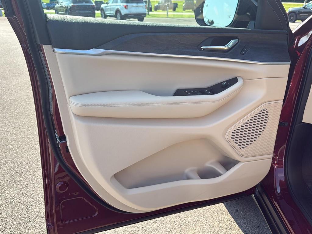new 2025 Jeep Grand Cherokee L car, priced at $52,160
