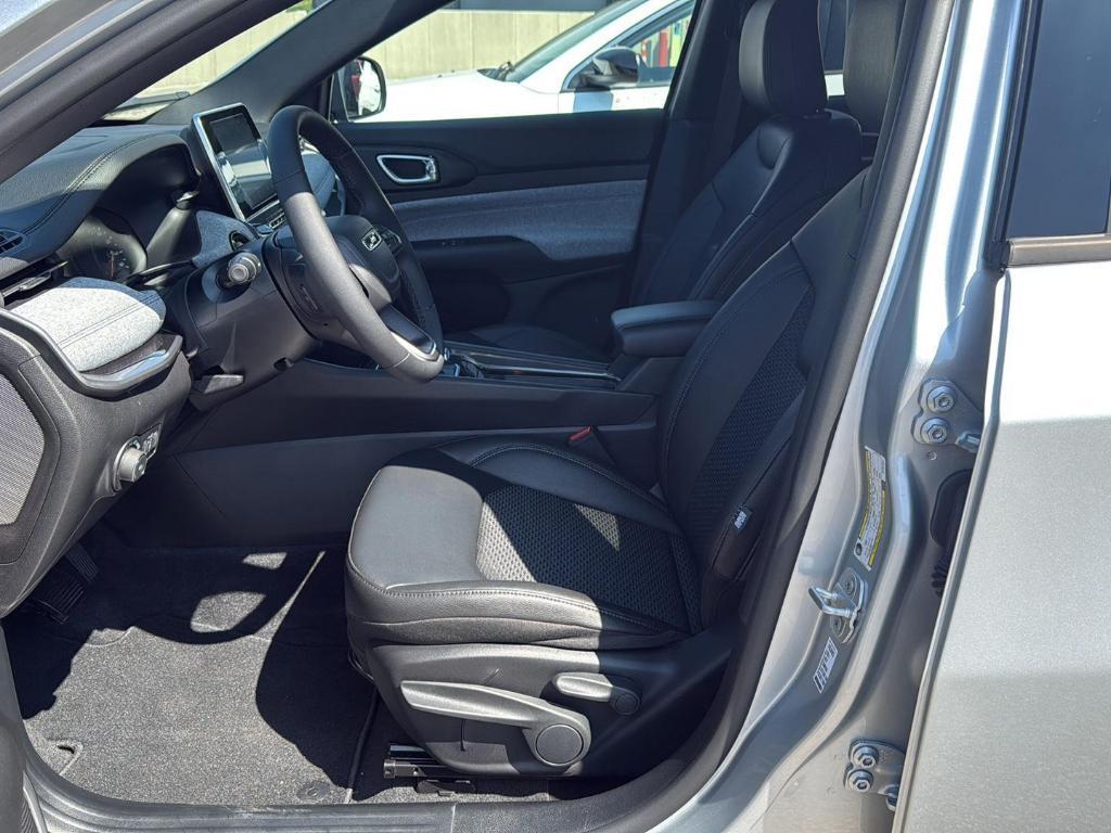 new 2025 Jeep Compass car, priced at $25,760