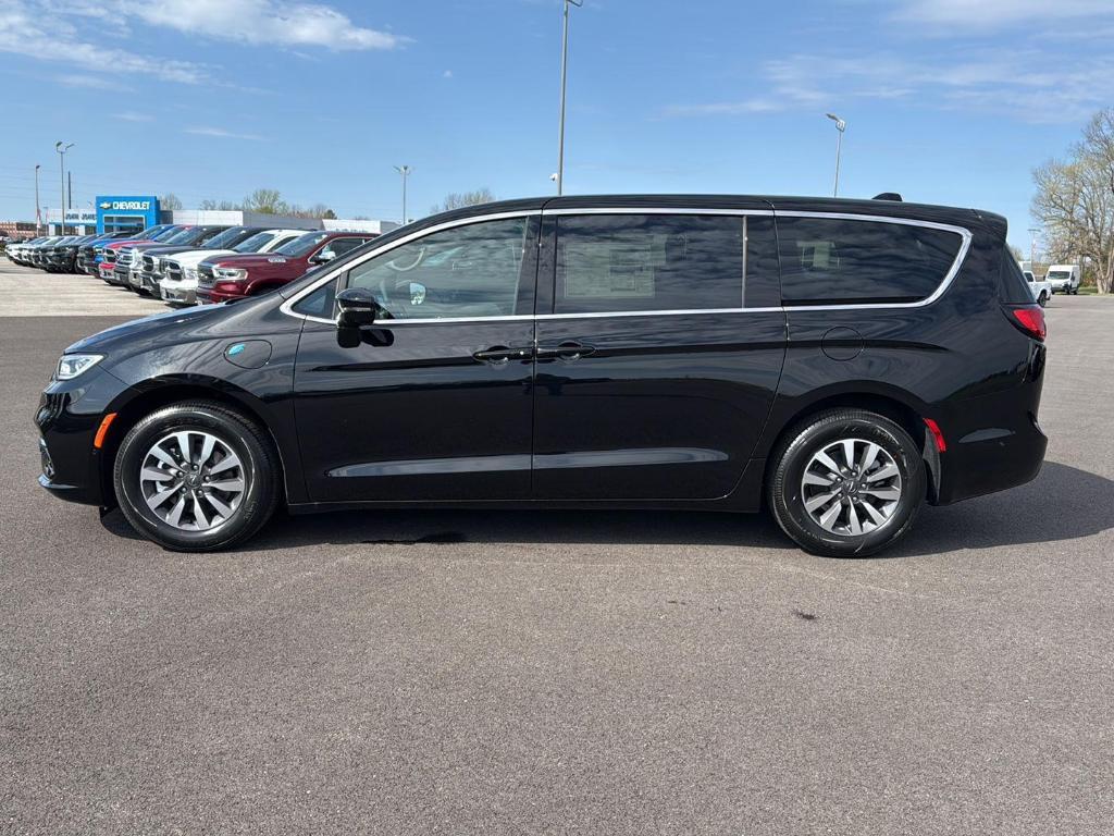 new 2025 Chrysler Pacifica Hybrid car, priced at $48,337