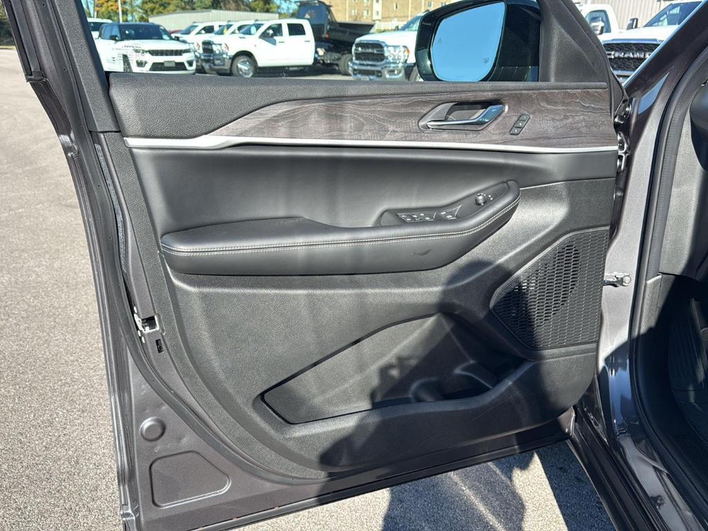 new 2025 Jeep Grand Cherokee L car, priced at $50,247