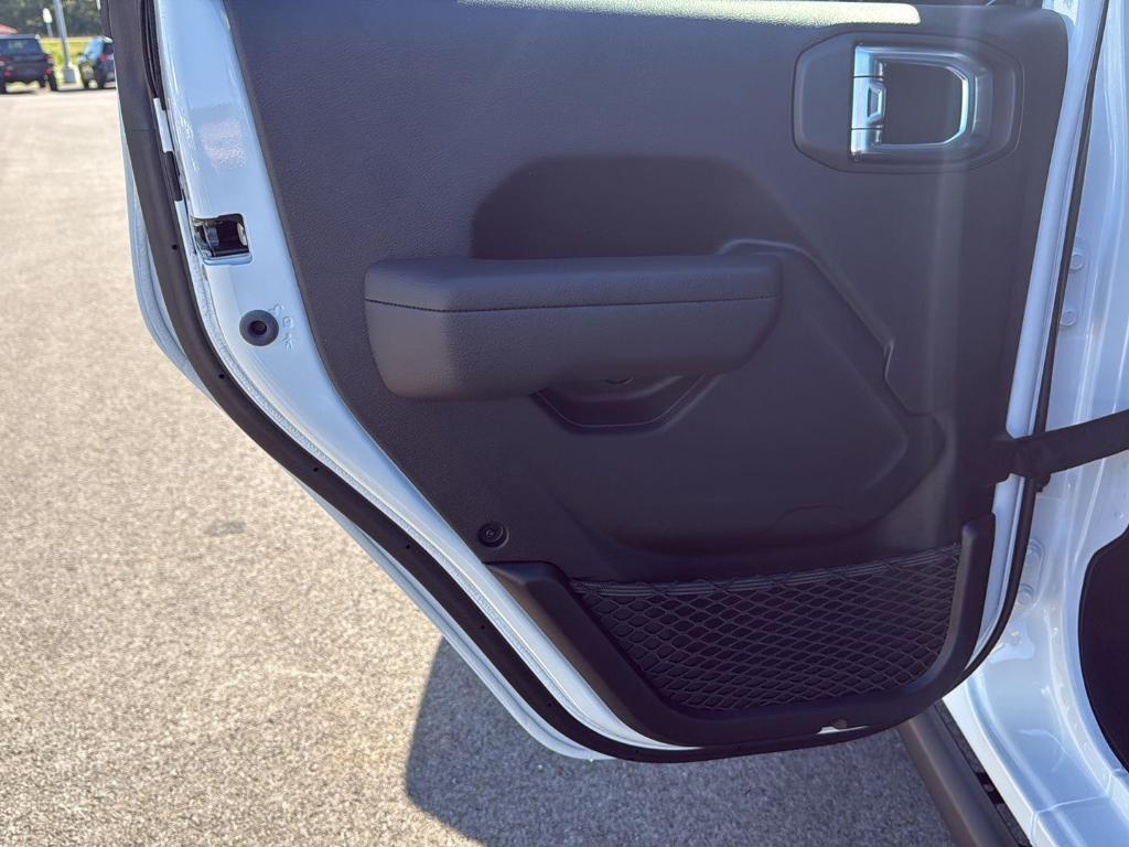 new 2025 Jeep Gladiator car, priced at $50,614