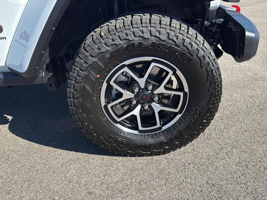 new 2025 Jeep Gladiator car, priced at $50,614