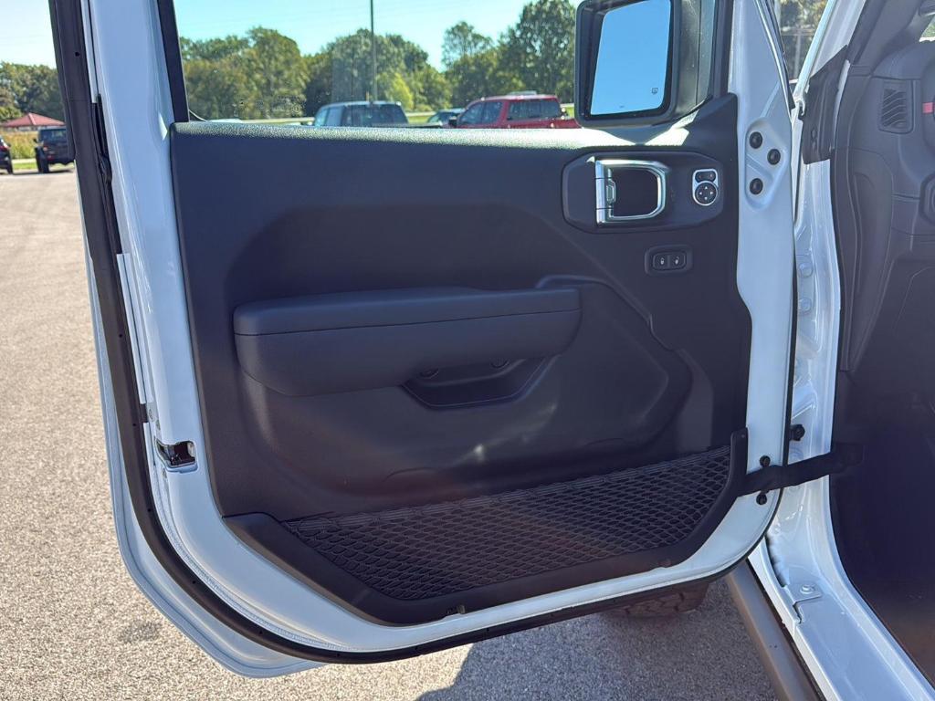 new 2025 Jeep Gladiator car, priced at $50,614