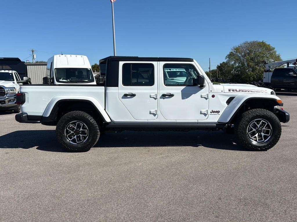 new 2025 Jeep Gladiator car, priced at $50,614