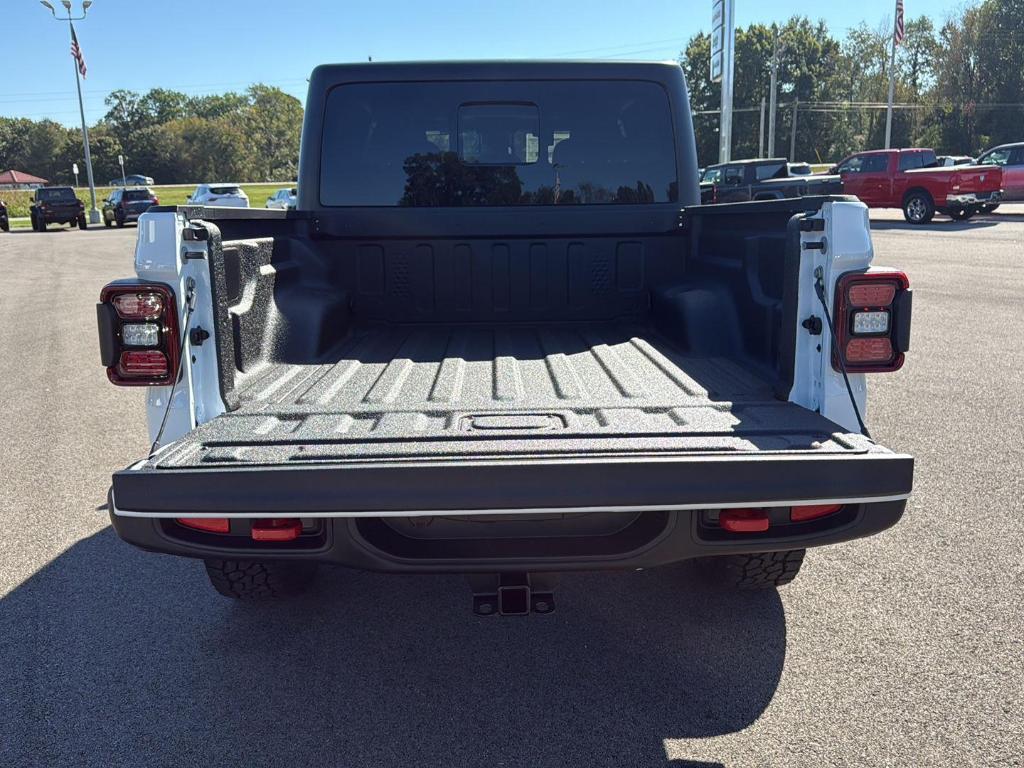 new 2025 Jeep Gladiator car, priced at $50,614