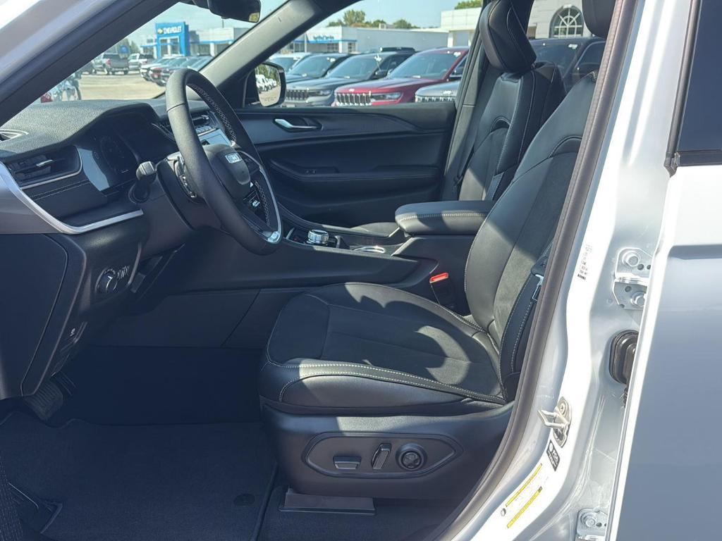 new 2025 Jeep Grand Cherokee L car, priced at $44,780