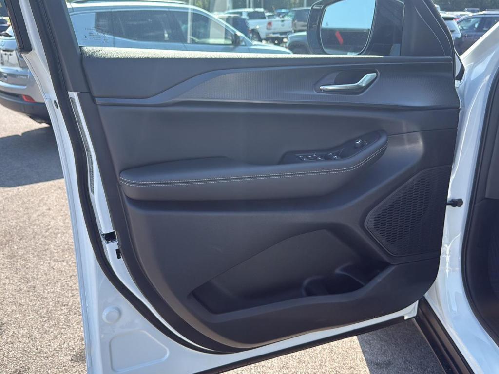 new 2025 Jeep Grand Cherokee L car, priced at $44,780