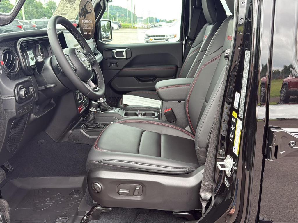new 2025 Jeep Gladiator car, priced at $51,565