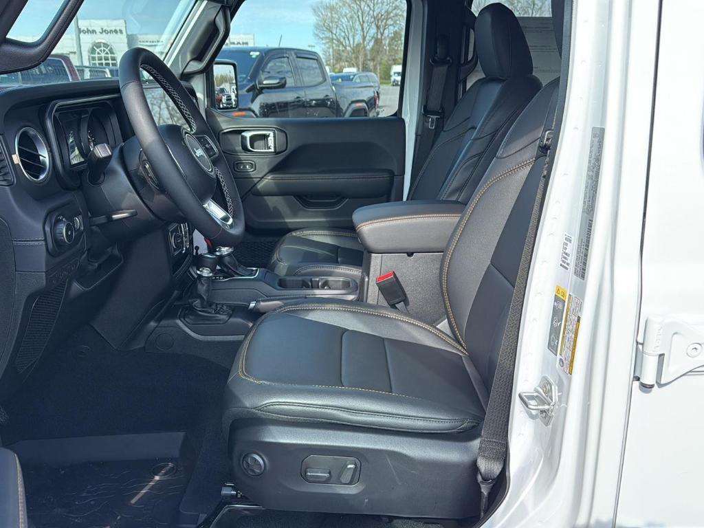 new 2025 Jeep Wrangler car, priced at $53,902