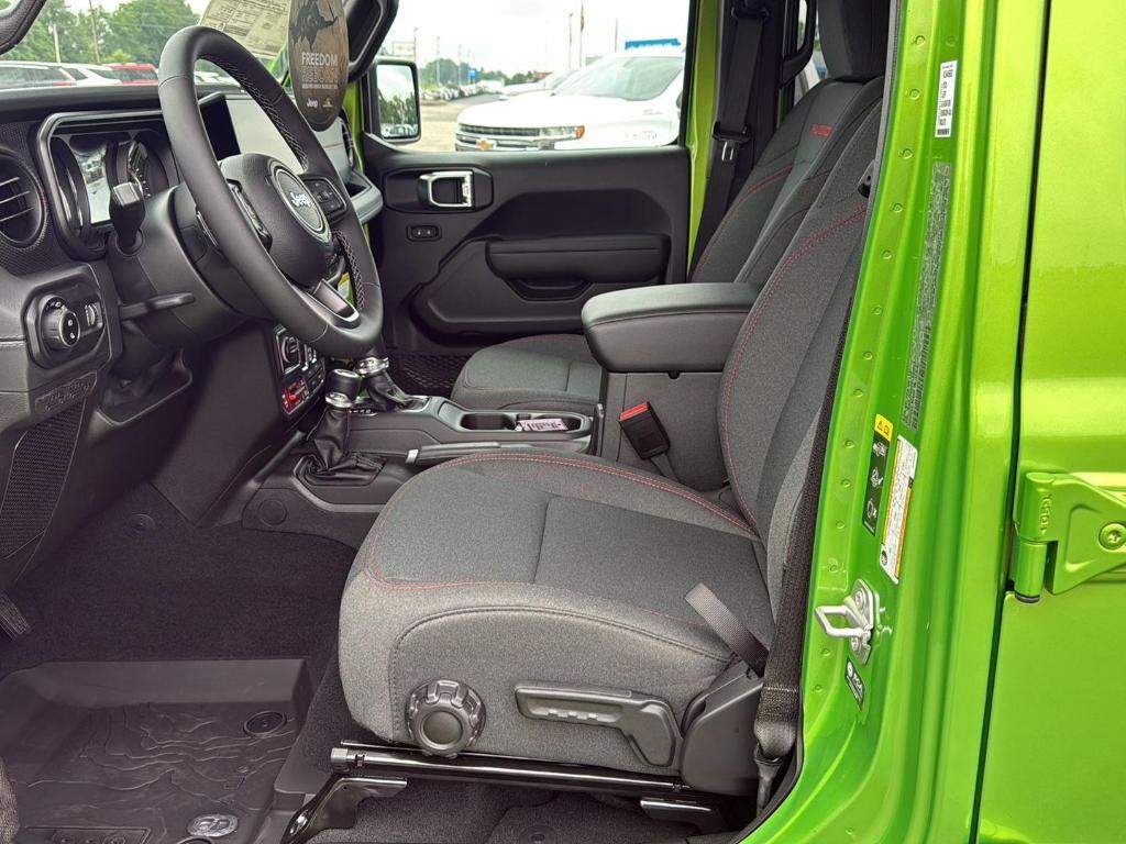 new 2025 Jeep Gladiator car, priced at $49,178
